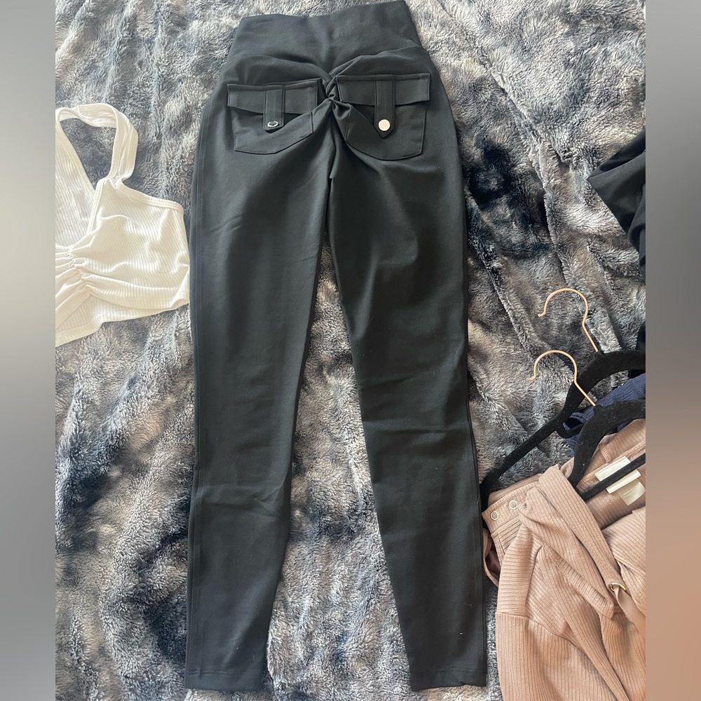 Bombshell scrunch butt w/ pockets